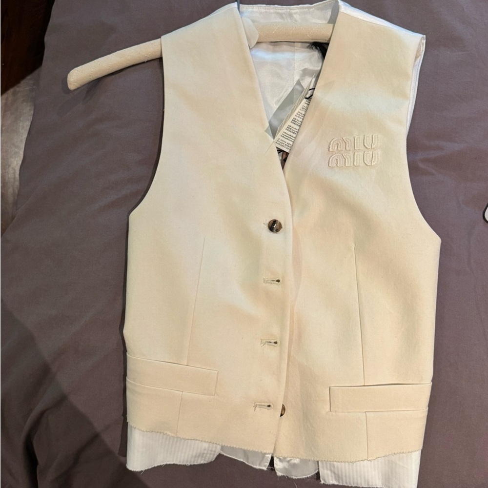 MIUMIU VEST IVORY (SOLD OUT) size 36 (smallest size but fits xxs-s)